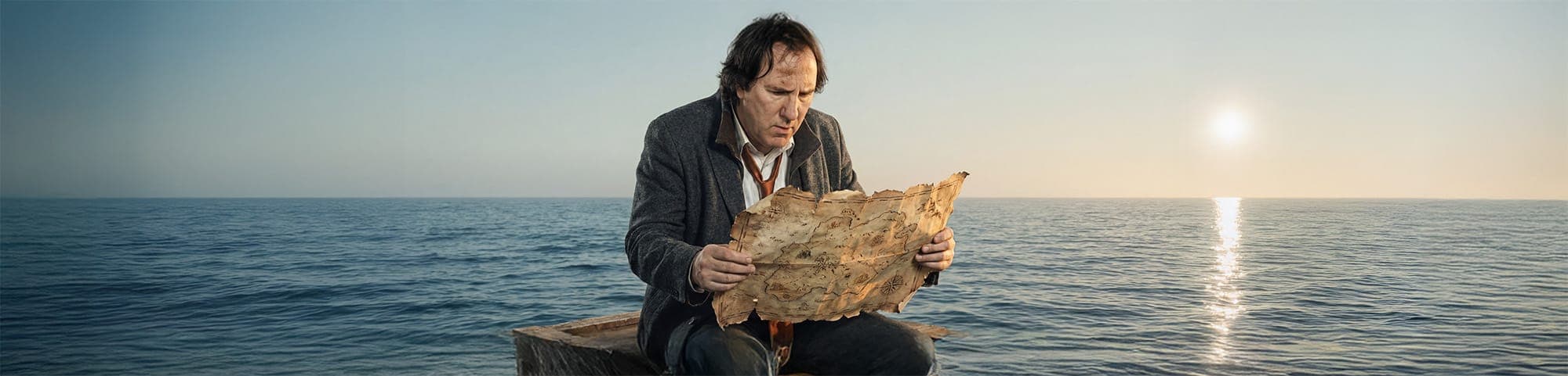 Stefan Waghubinger mit Landkarte